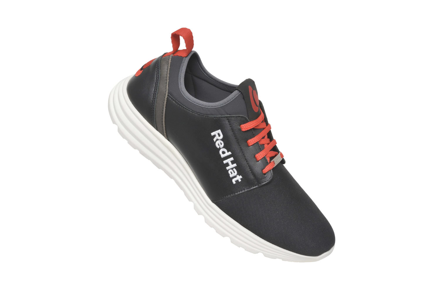 Sneaker Draco für Firmen Messeschuhe individuelle Anfertigung im Kundendesign, Modell Draco in schwarz-rot mit weißer Stickerei