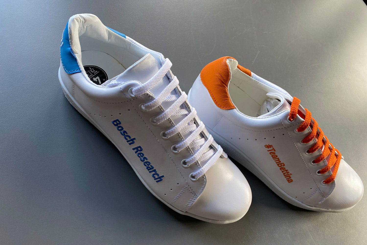 Sneaker Casual personalisiert mit den Farben Blau und Orange